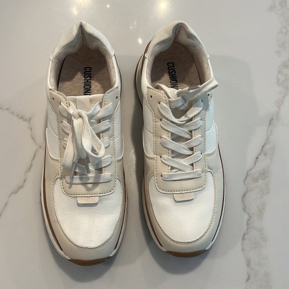 CUSHIONAIRE Women's Score lace up Sneaker +Comfort Foam - Picture 3 of 12